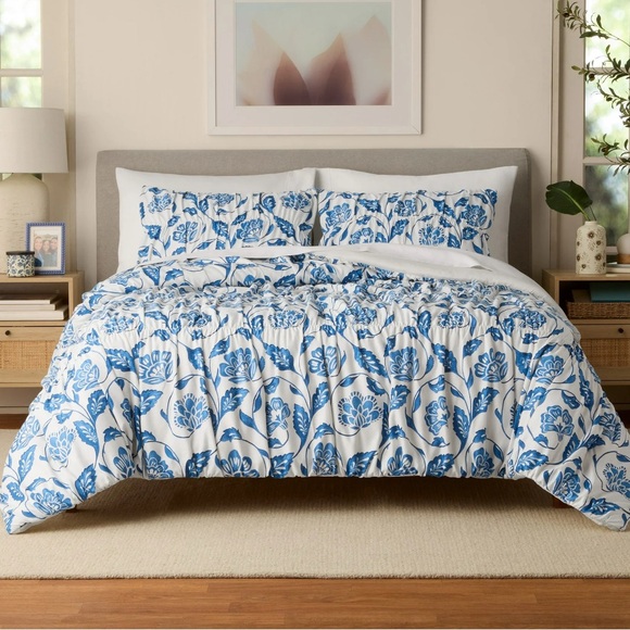 Mainstays Blue and White Floral Comforter Set F/Q - Picture 1 of 4